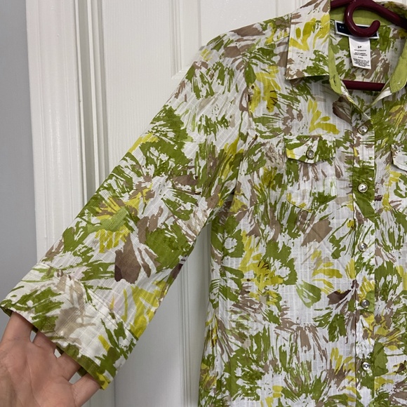 Karen Scott Petites Floral Button Up Shirt Bundle (includes 3 shirts) ✨ - Picture 4 of 16